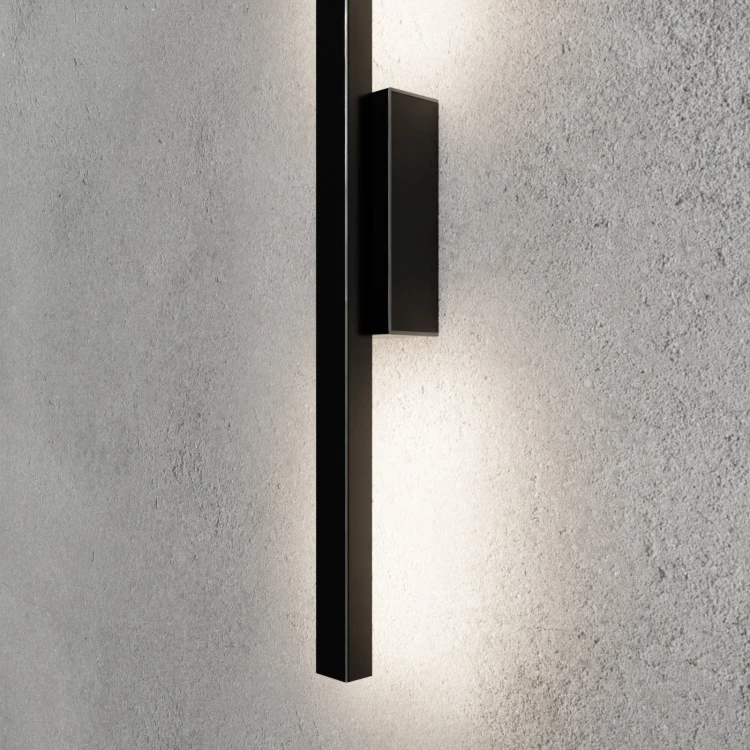 Pionowa lampa elewacyjna AURA CZARNA 110 cm - zblizenie.jpg